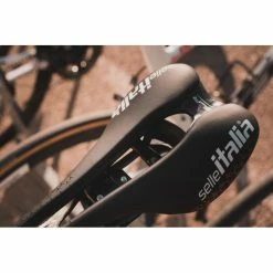 Selle Italia SLR Boost Pro Team Kit Carbonio Superflow Saddle -Outlet Bremser Store Selle Italia SLR Boost Kit Superflow Pro Team Saddle 03